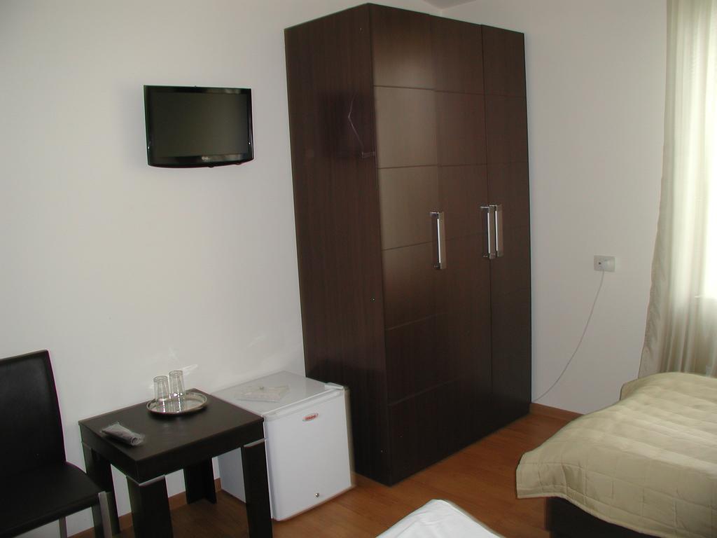 Hotel Grig Erevan Quarto foto