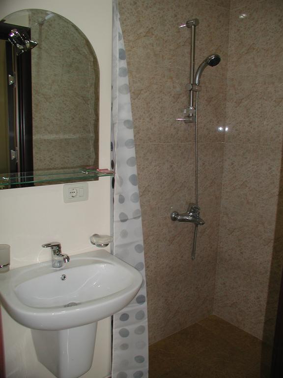 Hotel Grig Erevan Quarto foto